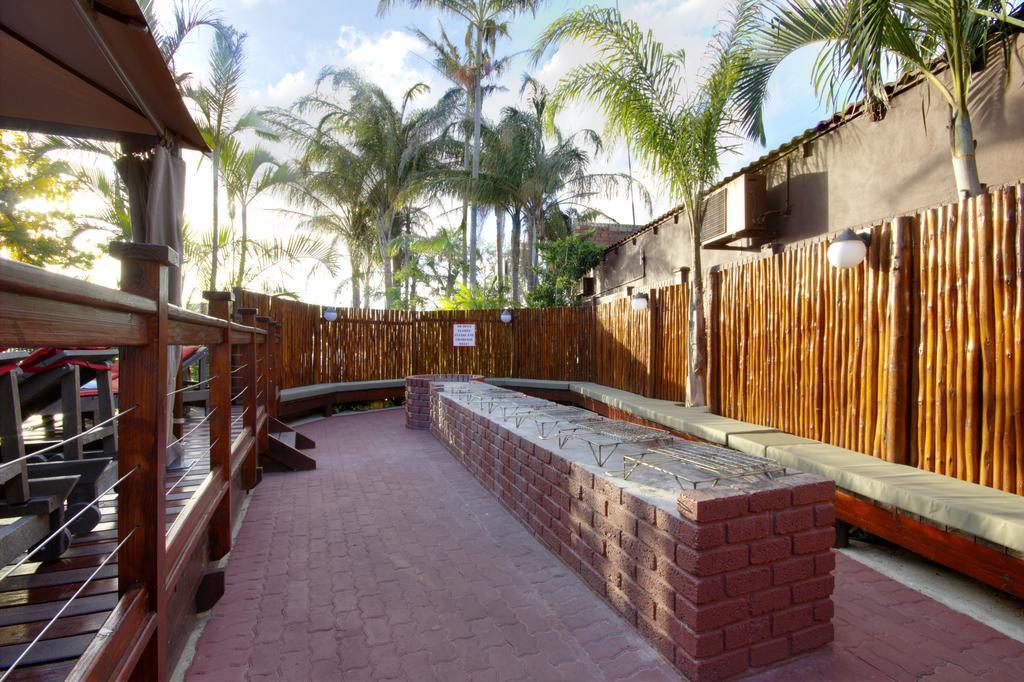 Urban Glamping Tranquil International Backpacking Village St. Lucia Exterior photo