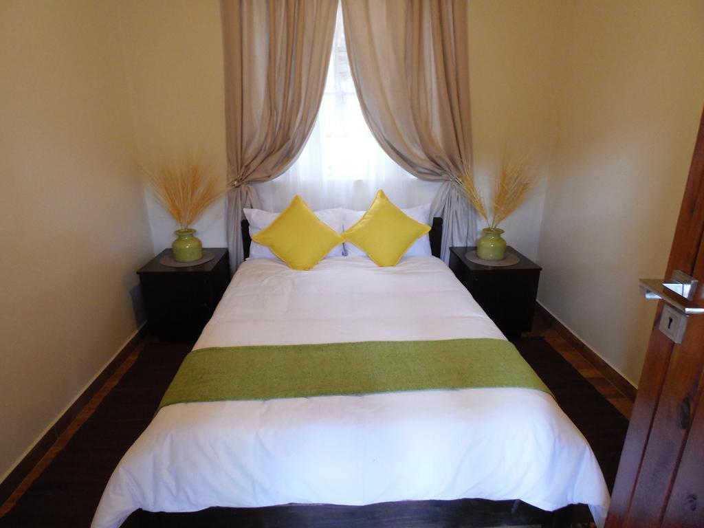 Urban Glamping Tranquil International Backpacking Village St. Lucia Room photo